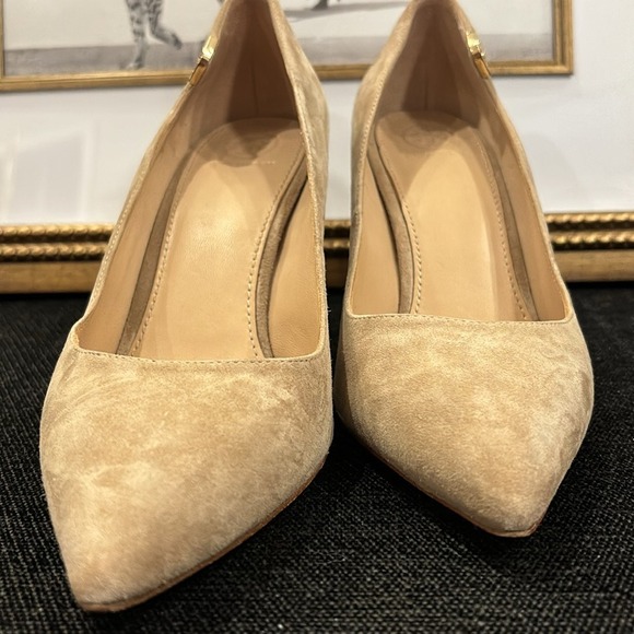 Tory Burch Tan Suede Pointed Toe Pumps Gold Logo Heel Sand Heels - Picture 4 of 16